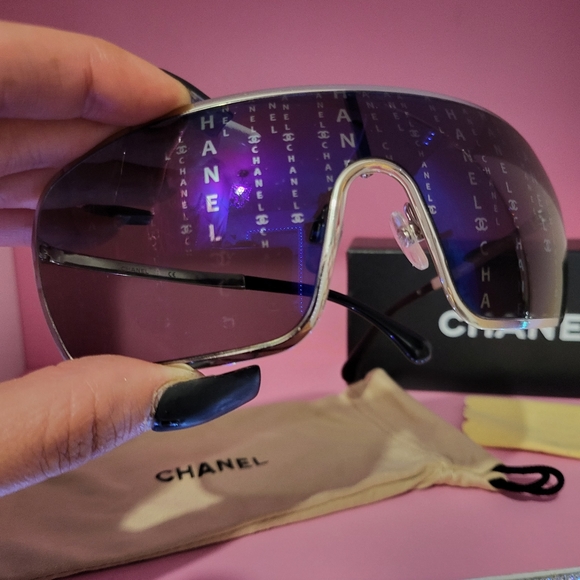NEWLY LISTED!!!! ULTRA RARE CHANEL SHEILD RUNWAY SUNGLASSES - Picture 3 of 9